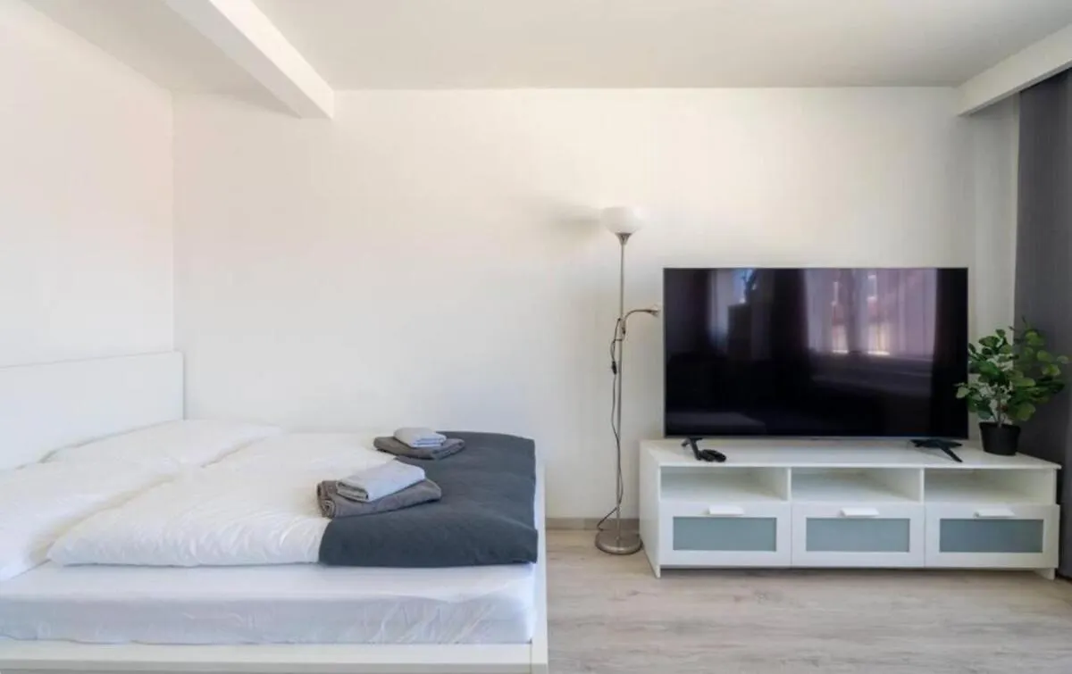 Charming Long-Term Belvedere Apartment