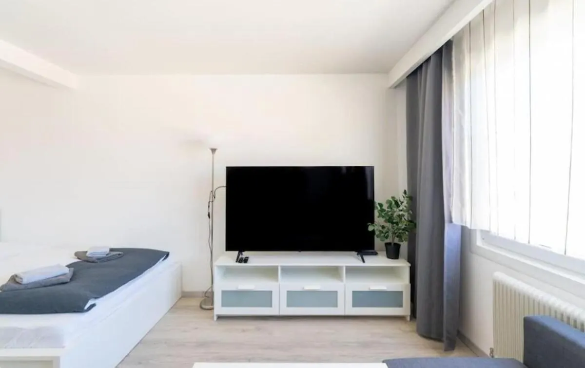 Charming Long-Term Belvedere Apartment