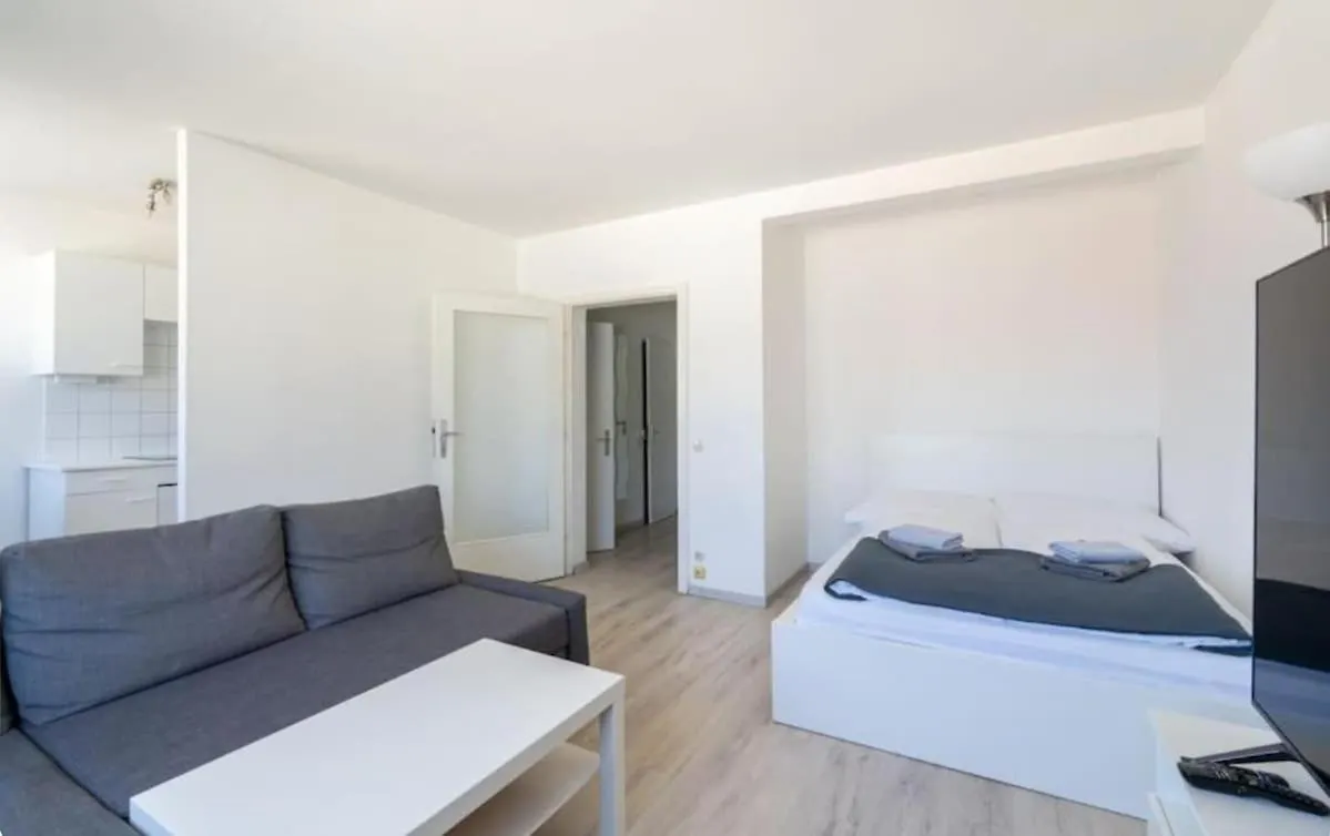 Charming Long-Term Belvedere Apartment